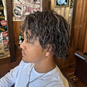 縦落ち色気大人パーマ埼玉県川口市でかけられるメンズのパーマ
